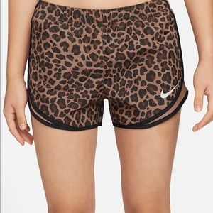 Nike Women’s Dri-FIT Tempo Running short Leopard HTF Archaeo Brown